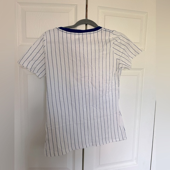 Like New - MLB - Chicago Cubs Shirt - Picture 2 of 3